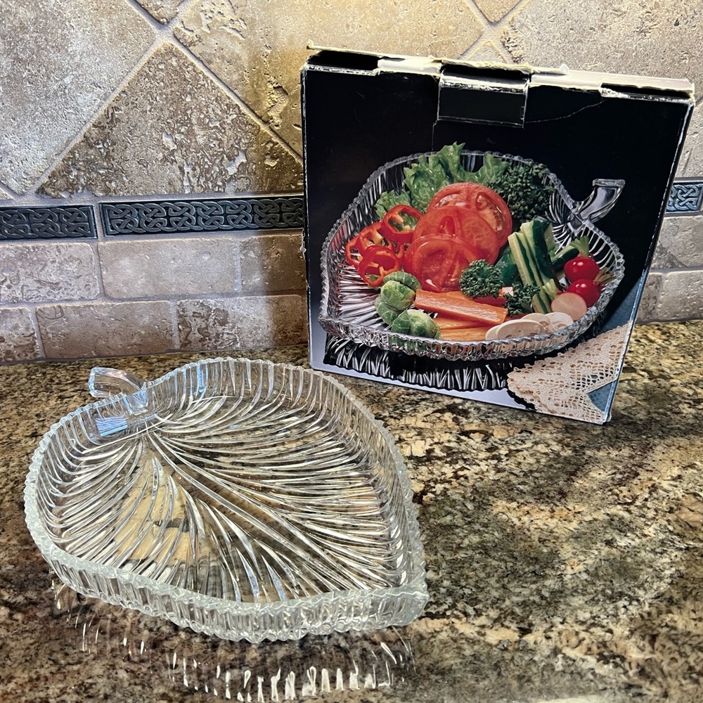 Mikasa Studio Nova Leaf-Shaped Serving Dish